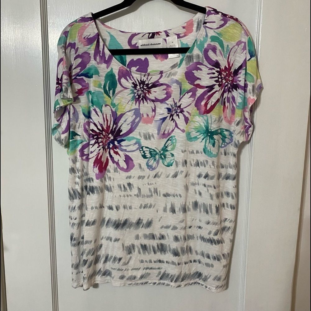 Alfred Dunner abstract floral short sleeve  top shirt  Ladies size medium